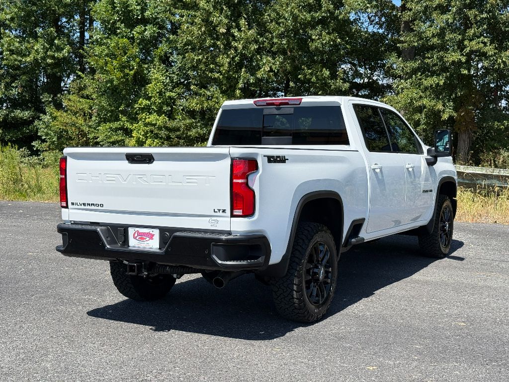 2025 Chevrolet Silverado 2500HD LTZ photo 9