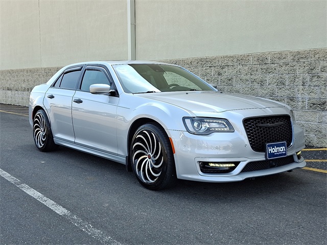 2020 Chrysler 300 S photo 3