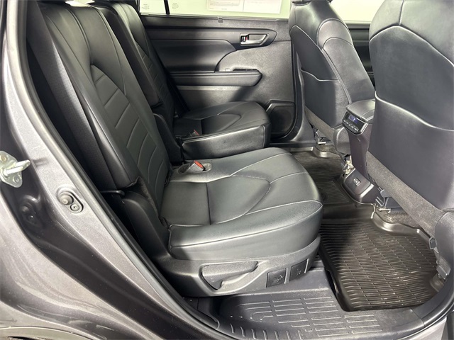 2024 Toyota Highlander XLE photo 7