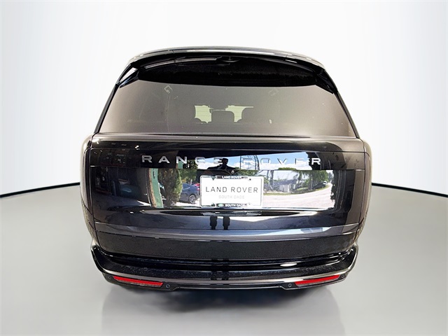 2025 Land Rover Range Rover SE photo 3