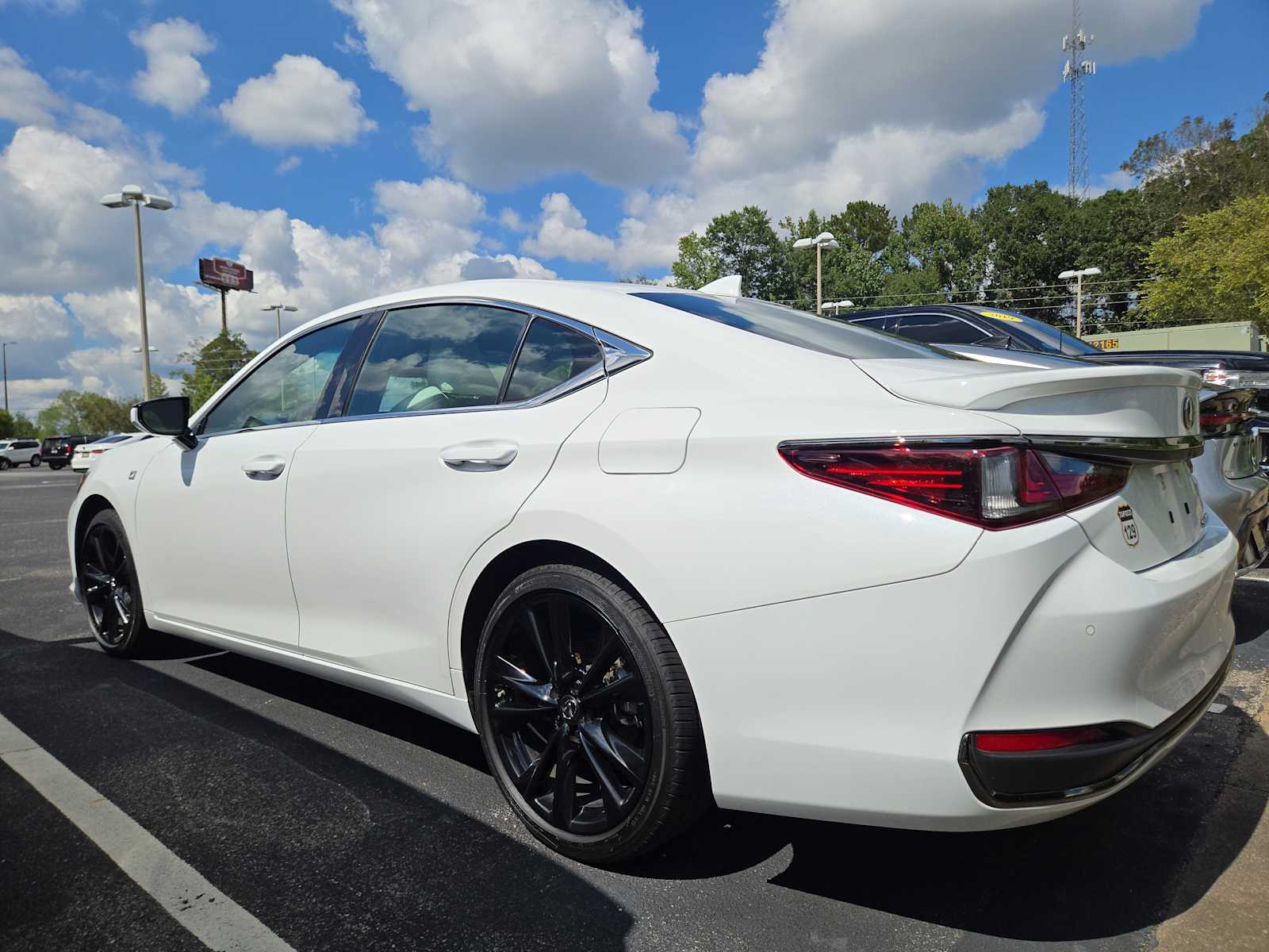 2024 Lexus ES F SPORT Handling photo 4