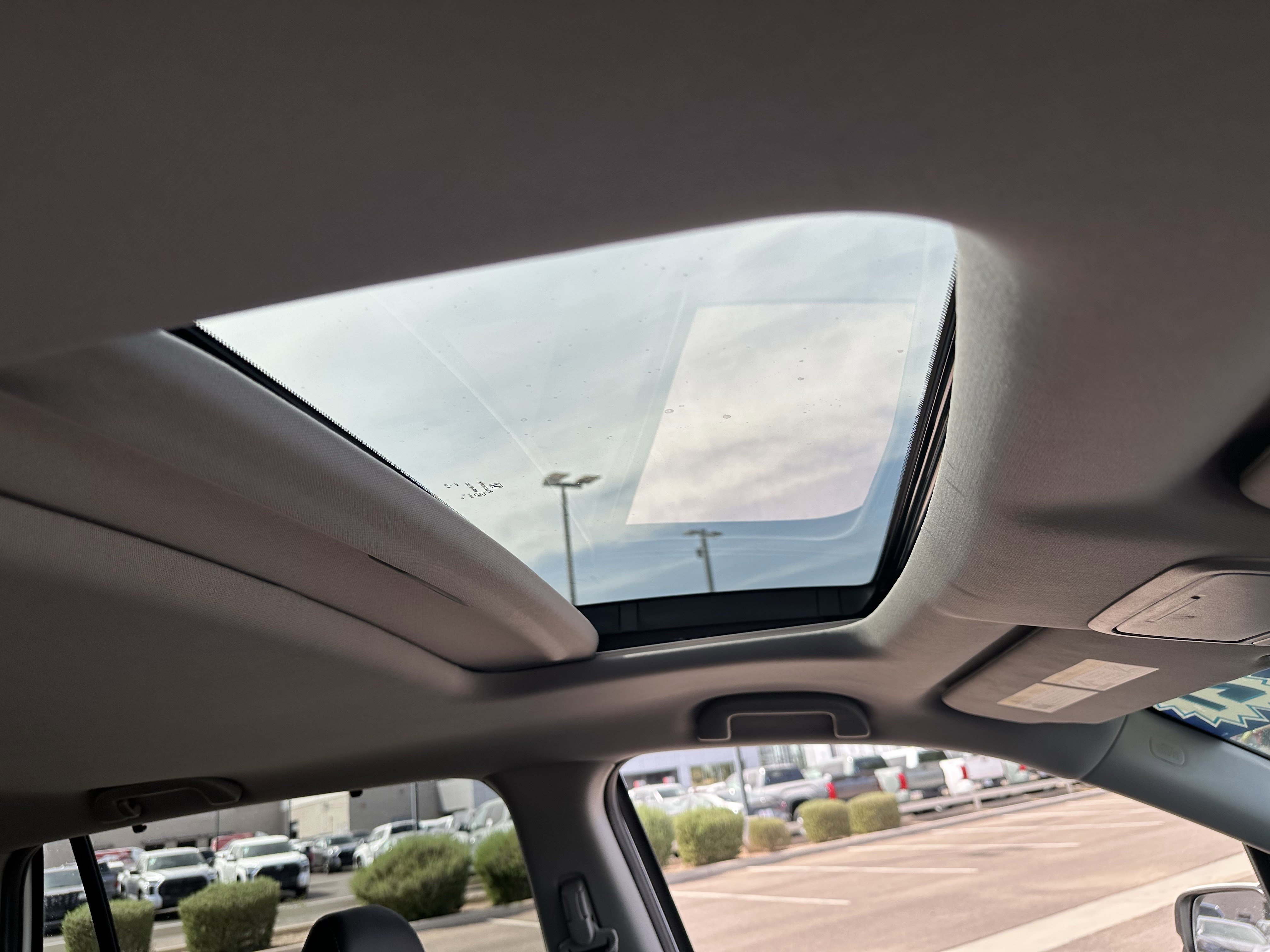 2021 Honda Pilot Special Edition photo 2