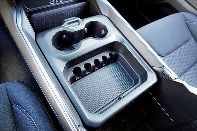 New 2026 Diamond Black Crystal Pearl-Coat Exterior Paint RAM Big Horn/Lone Star image 34