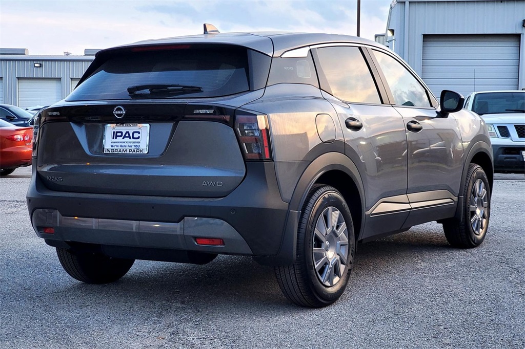 2025 Nissan Kicks S photo 4