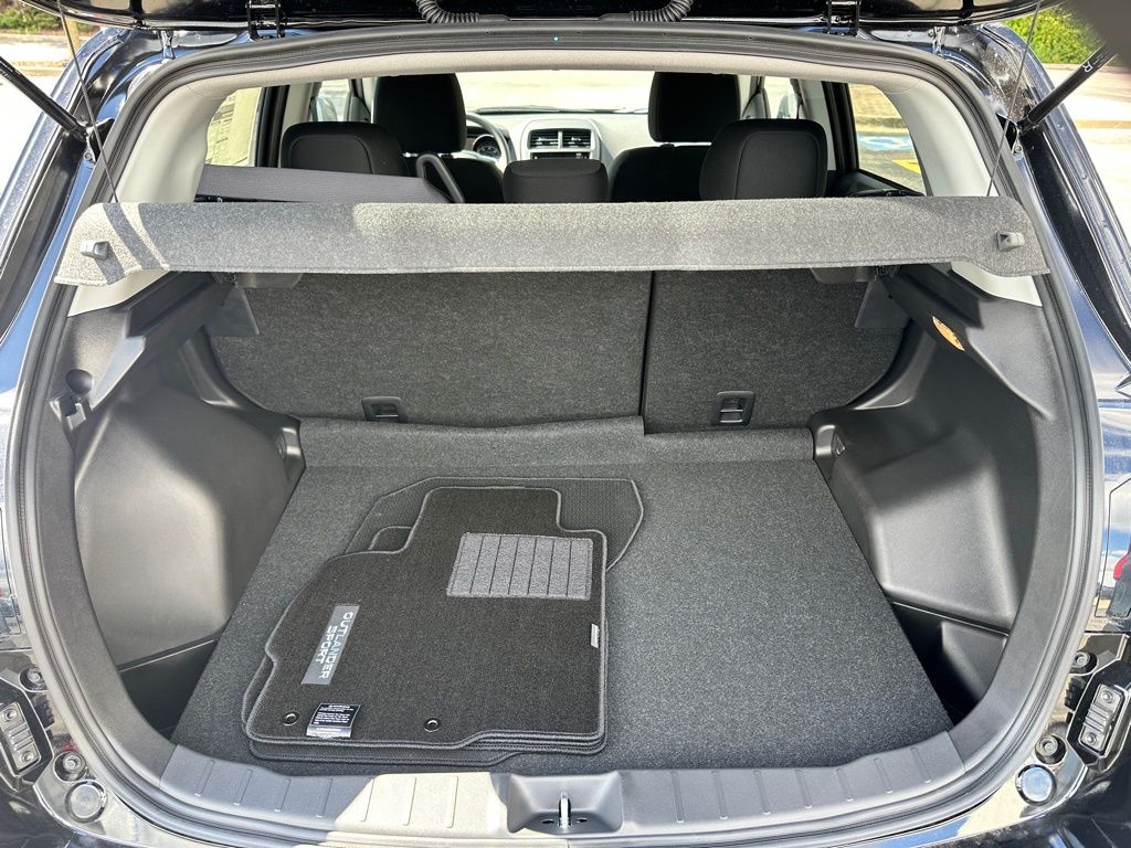 2025 Mitsubishi Outlander Sport ES photo 3
