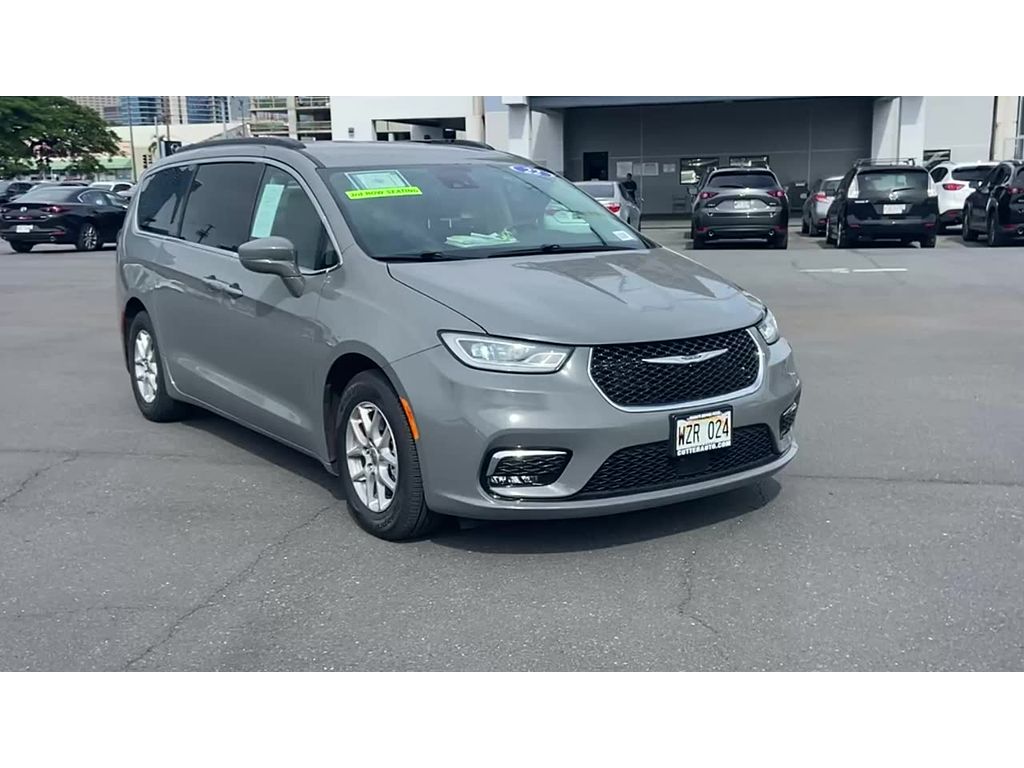 2022 Chrysler Pacifica Touring L's photo