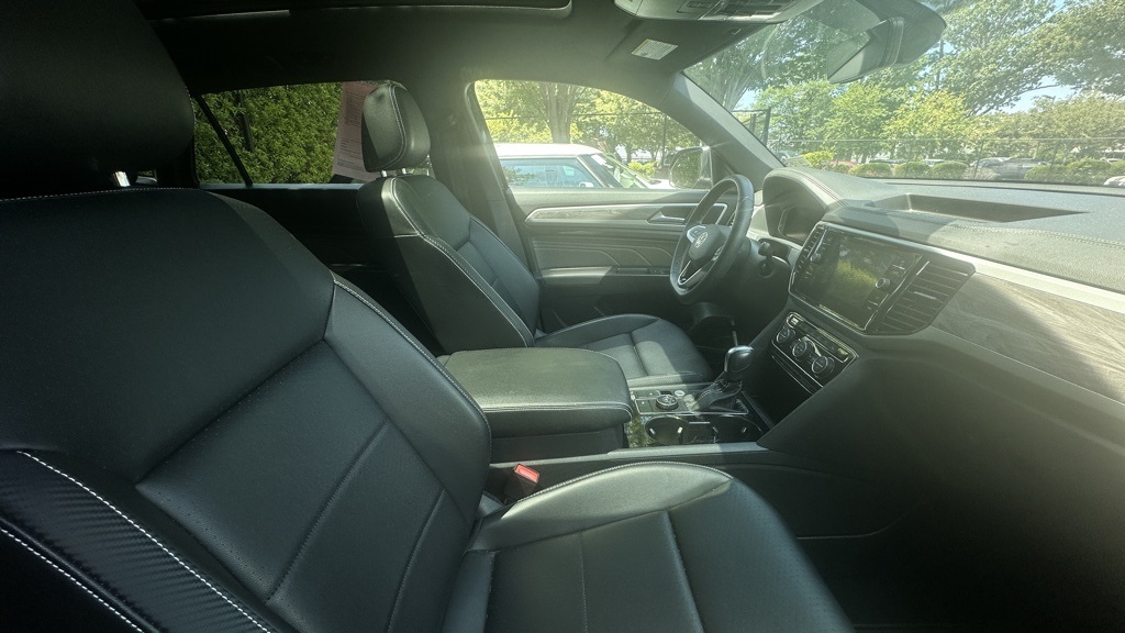 2022 Volkswagen Atlas Cross Sport V6 SE Technology photo 4