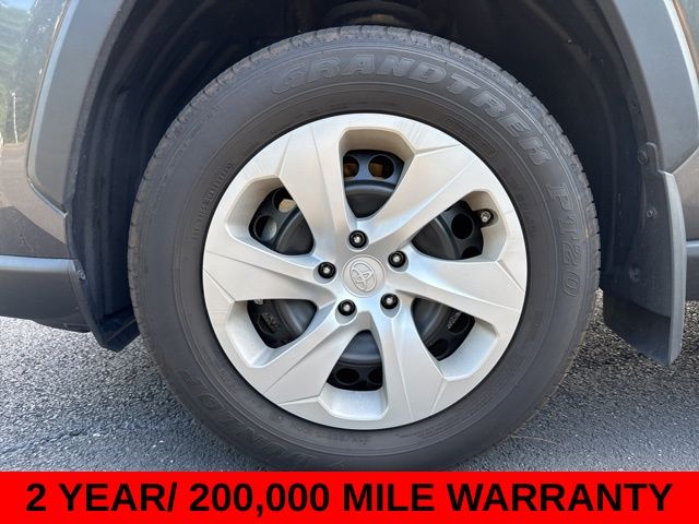 2024 Toyota RAV4 LE photo 8