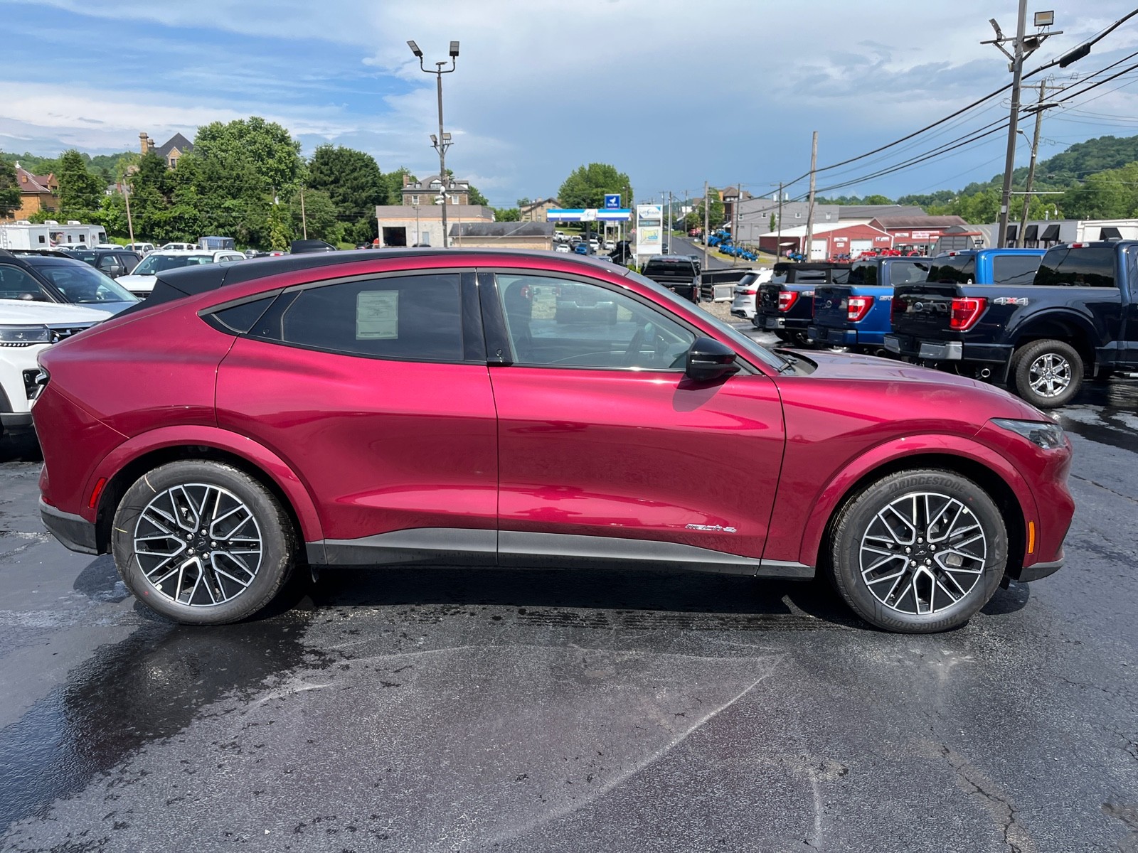 2025 Ford Mustang Mach-E Premium photo 3