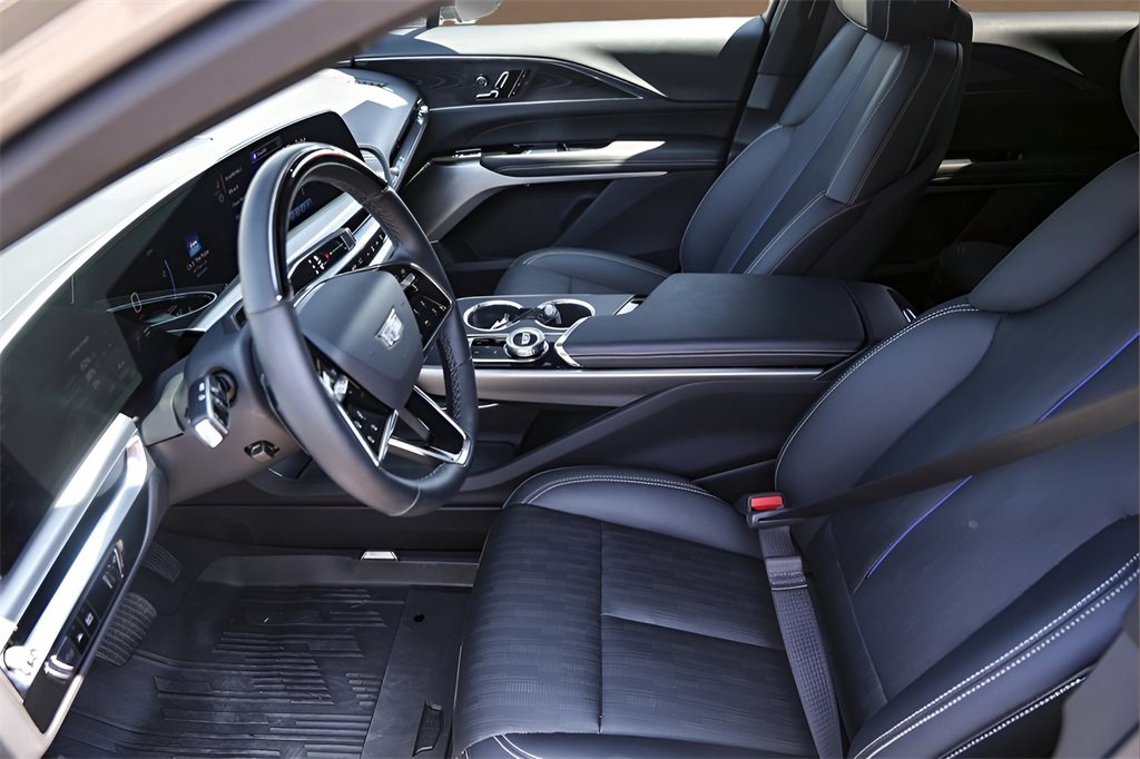 2024 Cadillac Lyriq Luxury photo 7