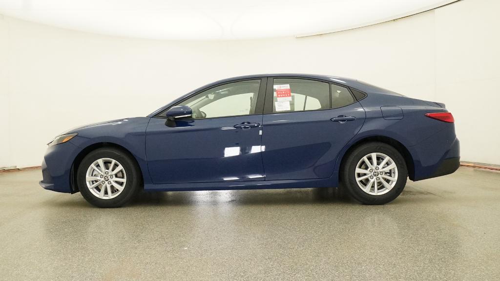 2025 Toyota Camry LE photo 10