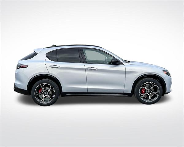 2025 Alfa Romeo Stelvio photo 4