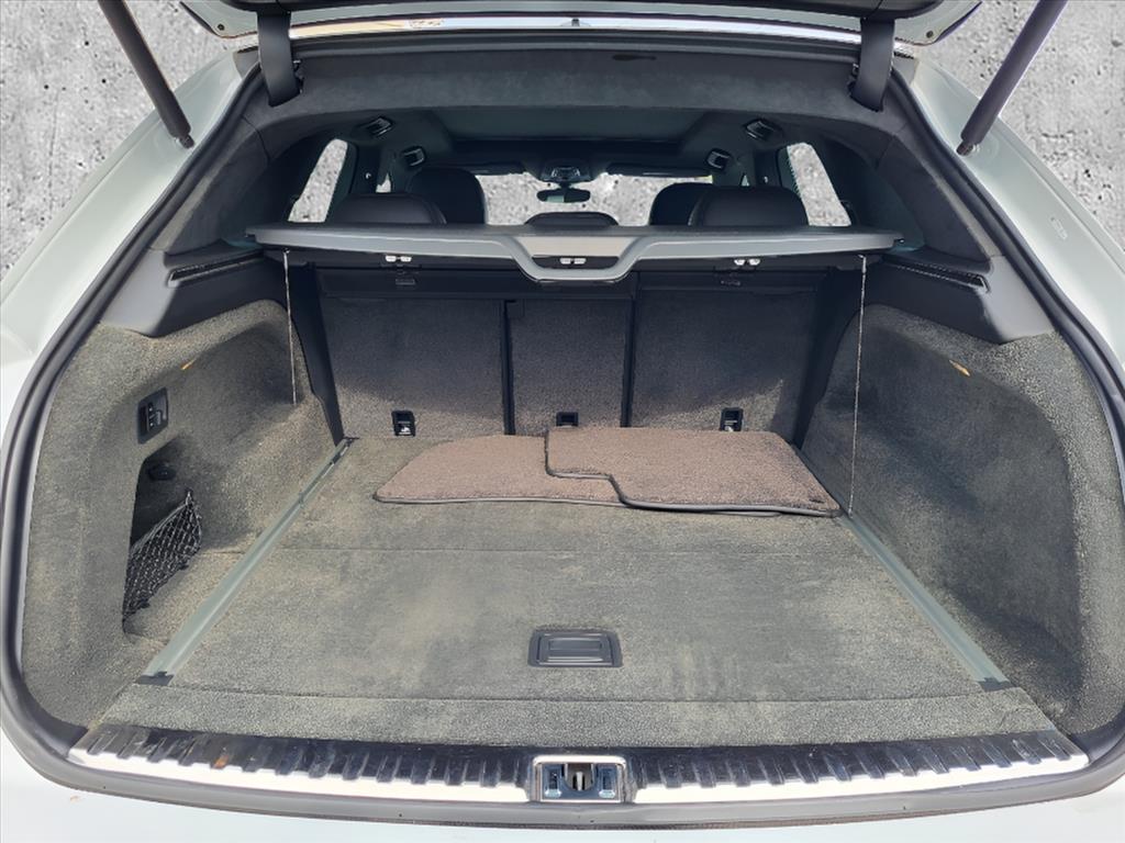 2021 Bentley Bentayga V8 photo 27