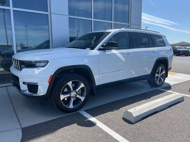 2025 Jeep Grand Cherokee Limited photo 2