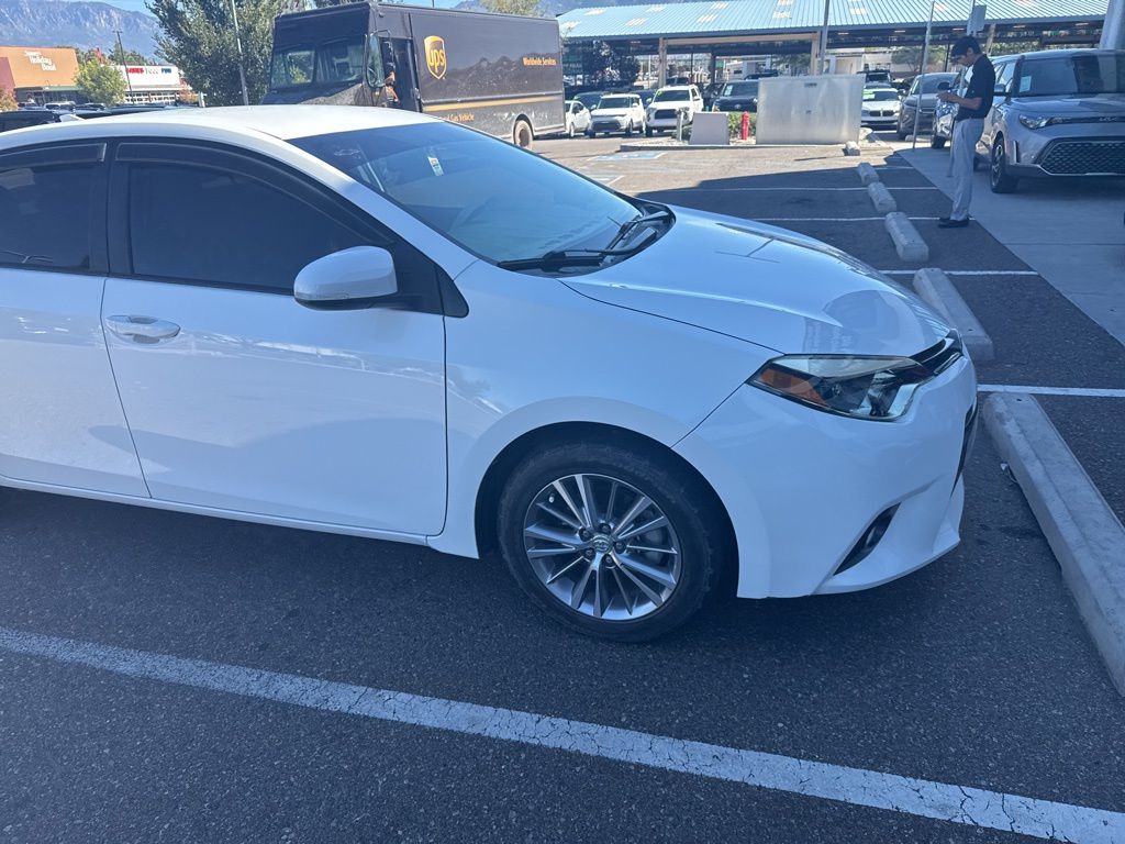 2015 Toyota Corolla LE photo 12