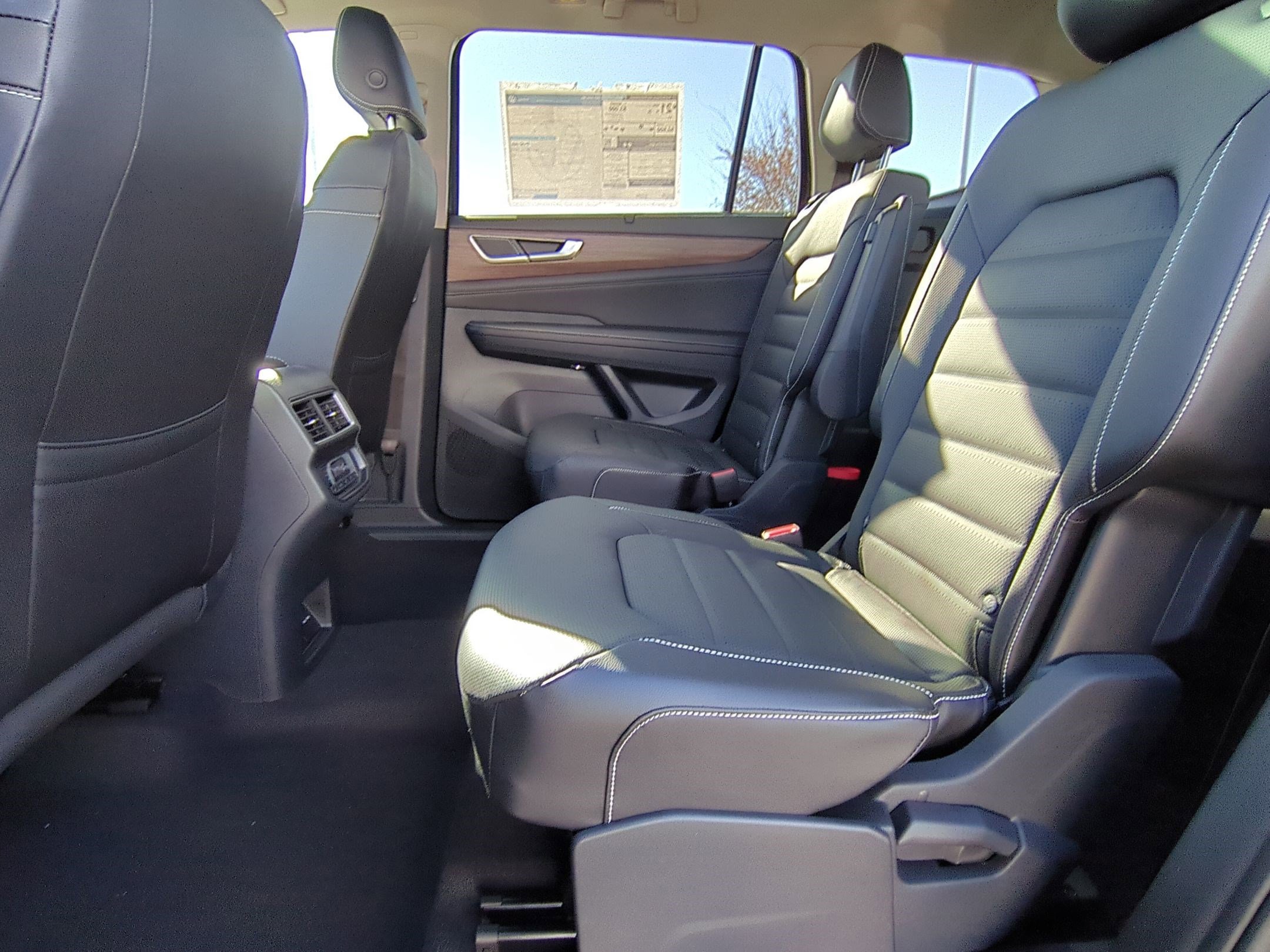 2025 Volkswagen Atlas SEL photo 11