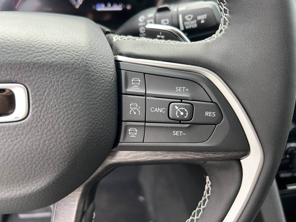 2025 Jeep Grand Cherokee Limited photo 15