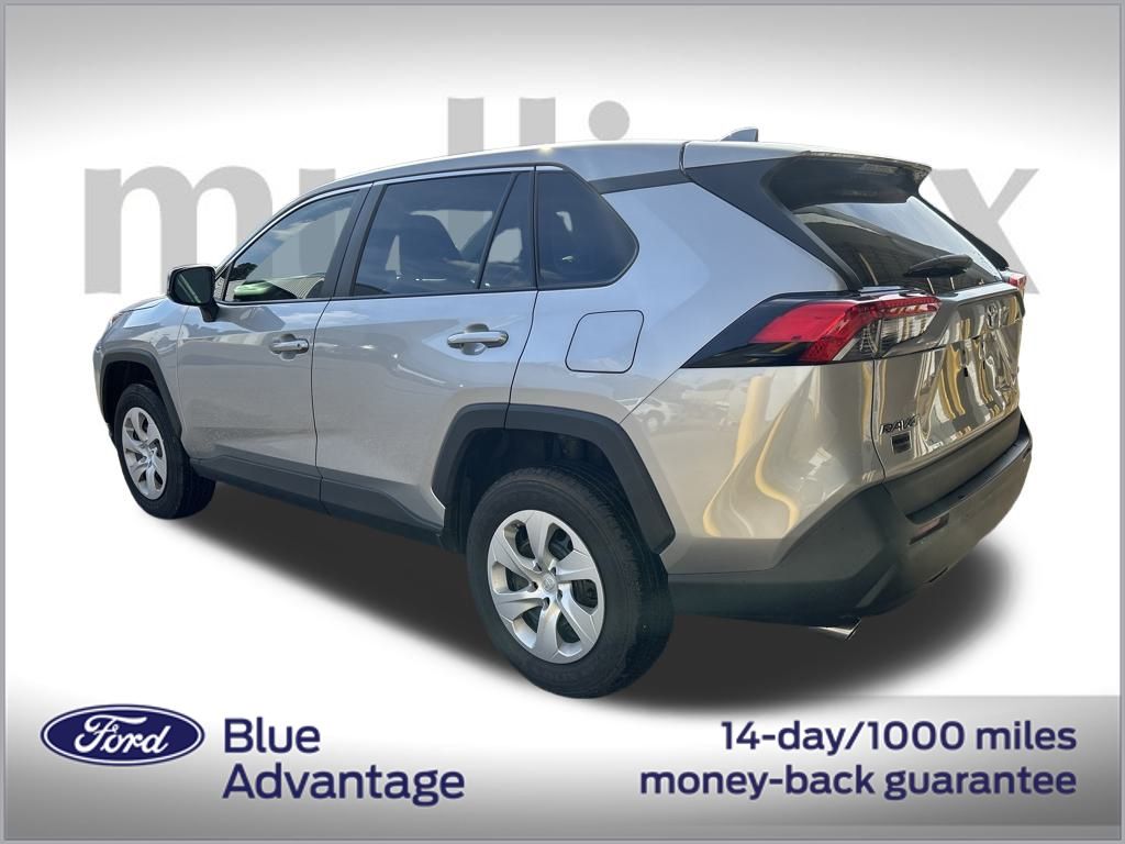 2024 Toyota RAV4 LE photo 3