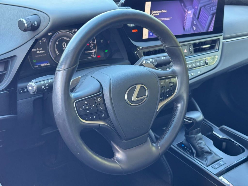 2023 Lexus ES 300h photo 13