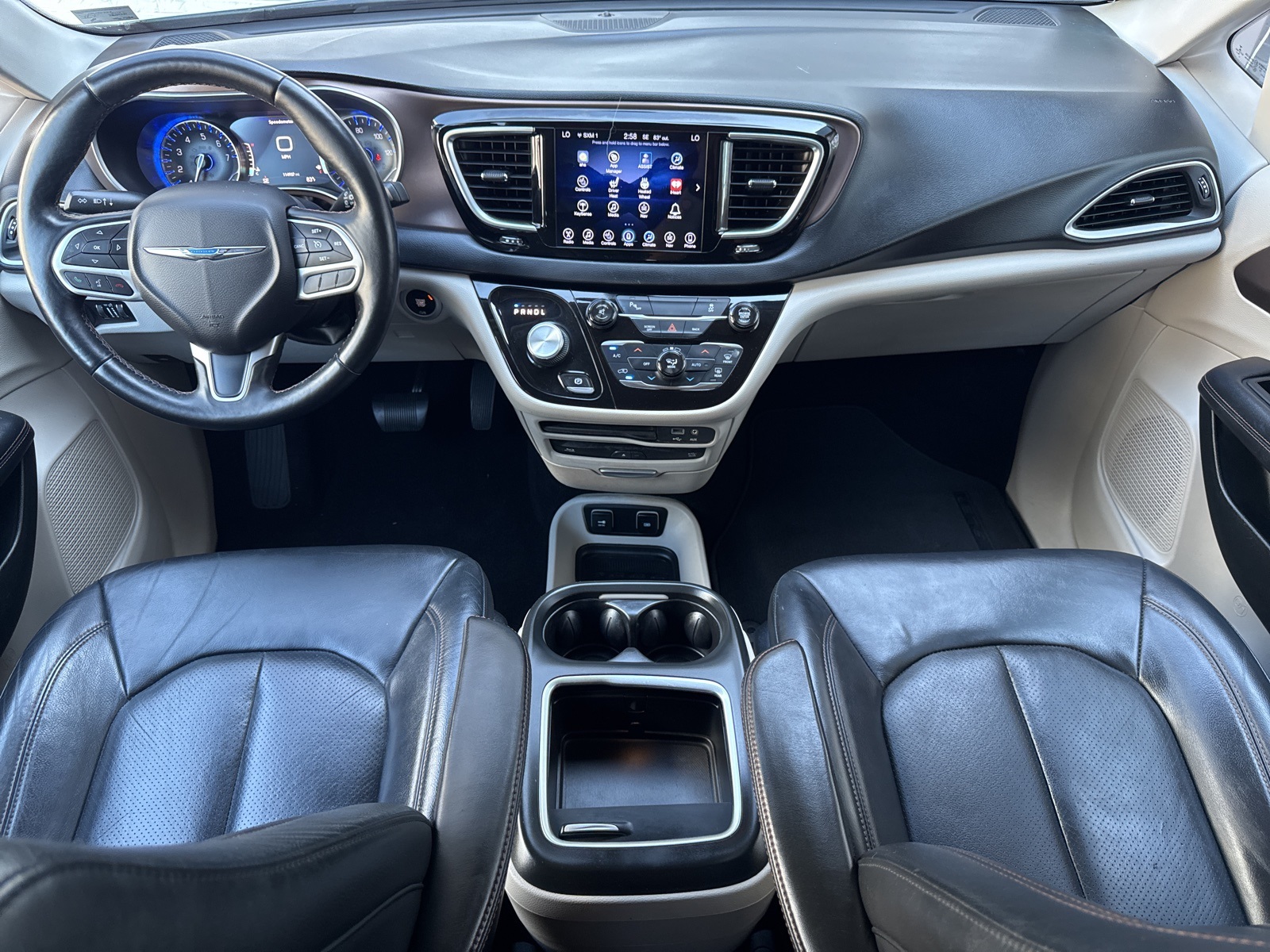 2017 Chrysler Pacifica Touring Plus photo 3