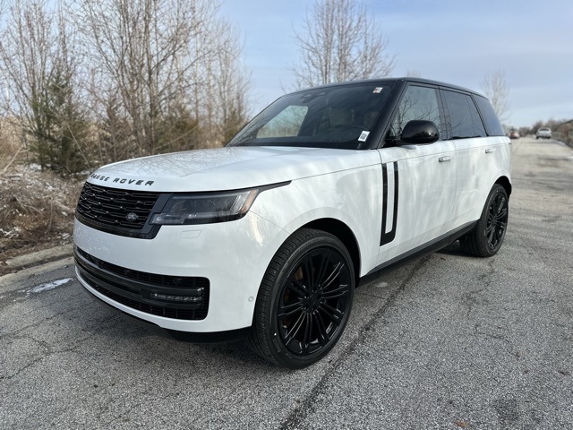 2026 Land Rover Range Rover SE's photo