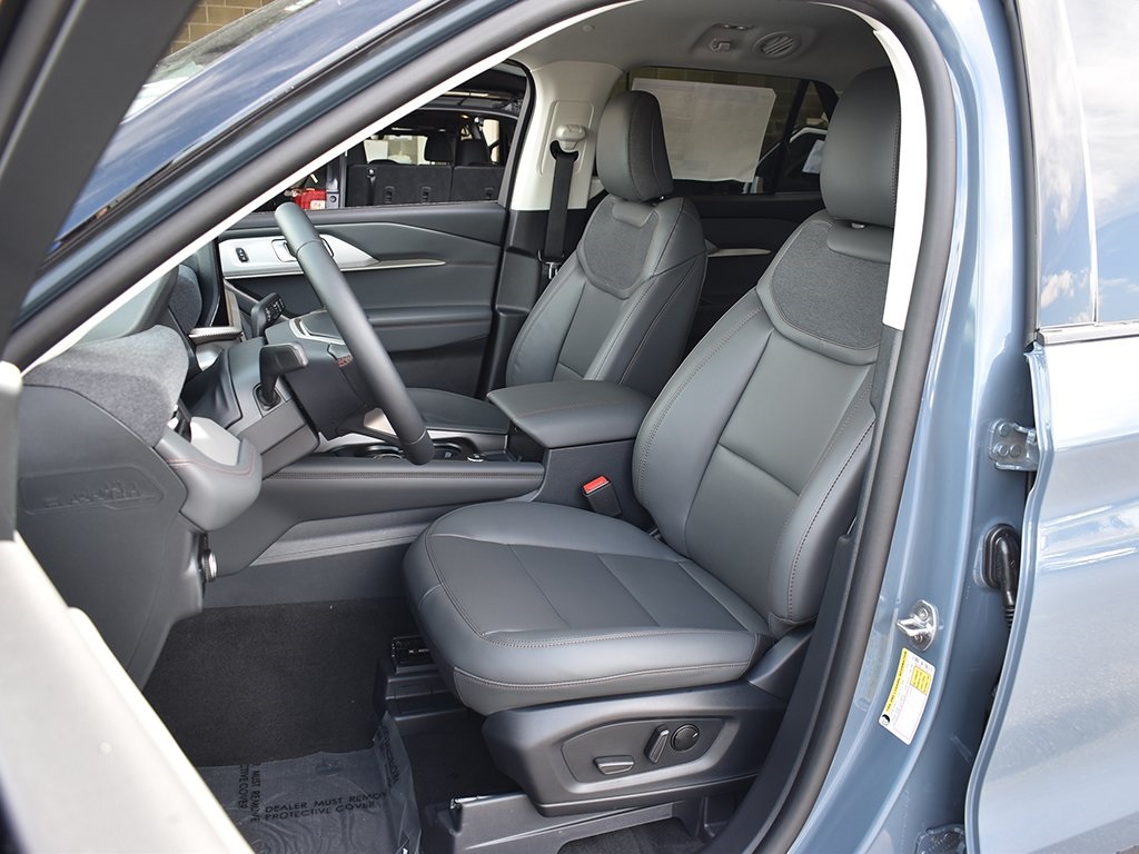 2025 Ford Explorer photo 5