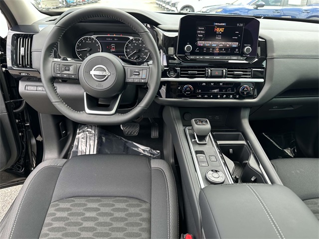 2025 Nissan Pathfinder SV photo 18
