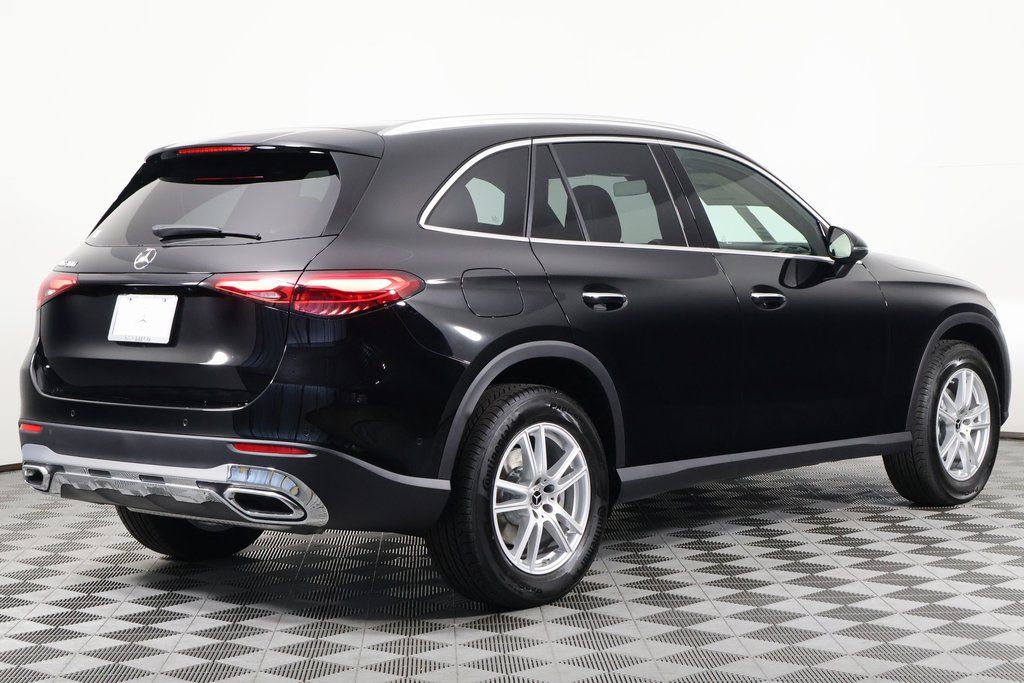 2025 Mercedes Benz GLC 300 photo 2