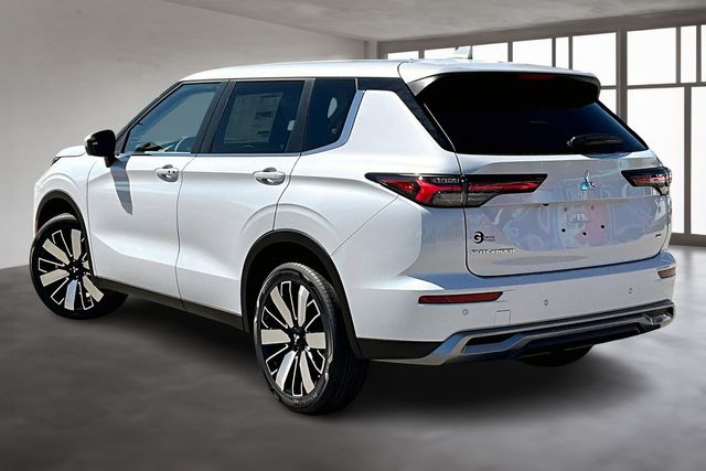 2025 Mitsubishi Outlander SE photo 4