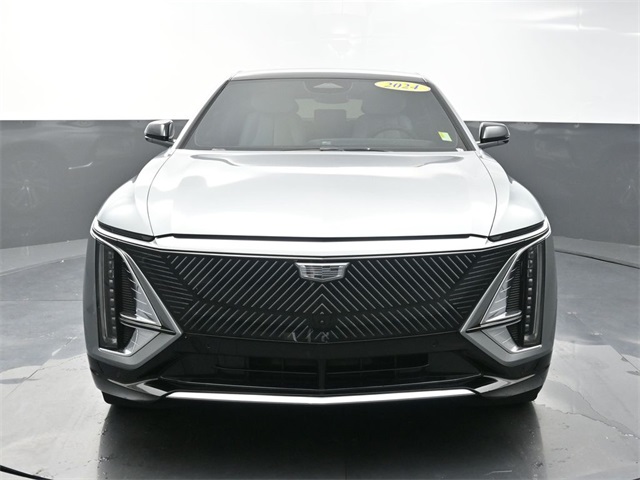 2024 Cadillac Lyriq Luxury photo 2