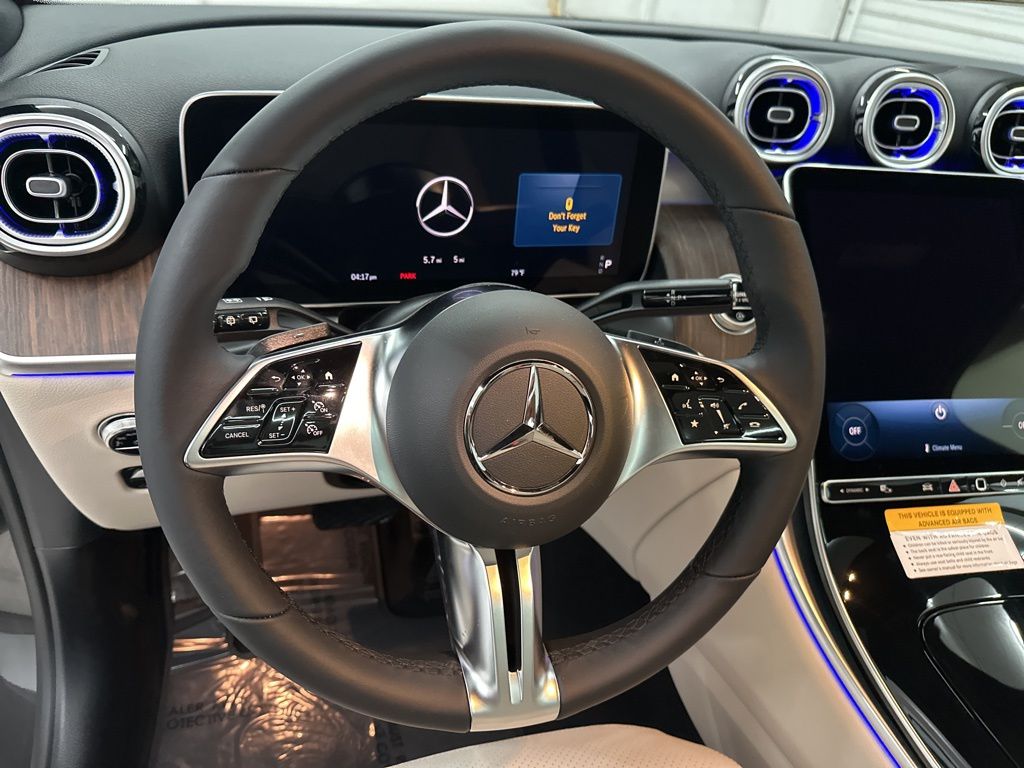 2025 Mercedes Benz GLC 300 photo 7