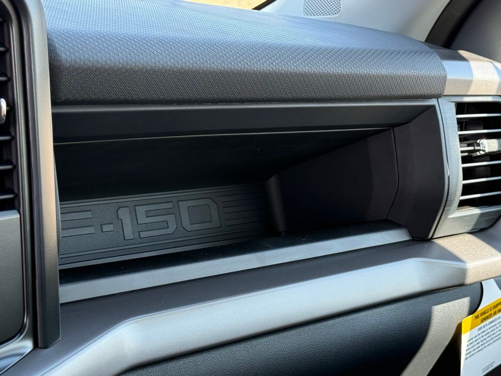 2025 Ford F-150 XL photo 8