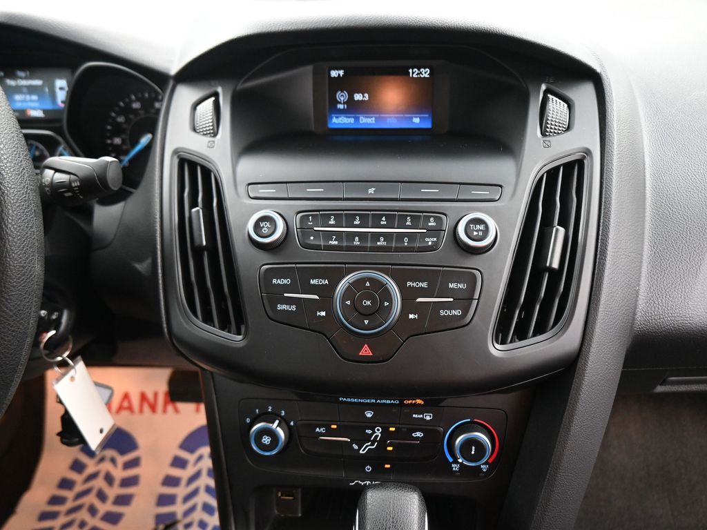2018 Ford Focus SE photo 43