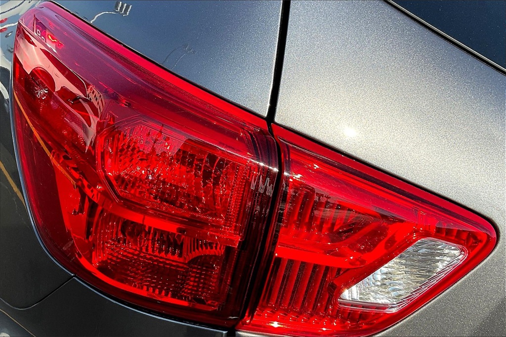 2019 Nissan Pathfinder SL photo 28