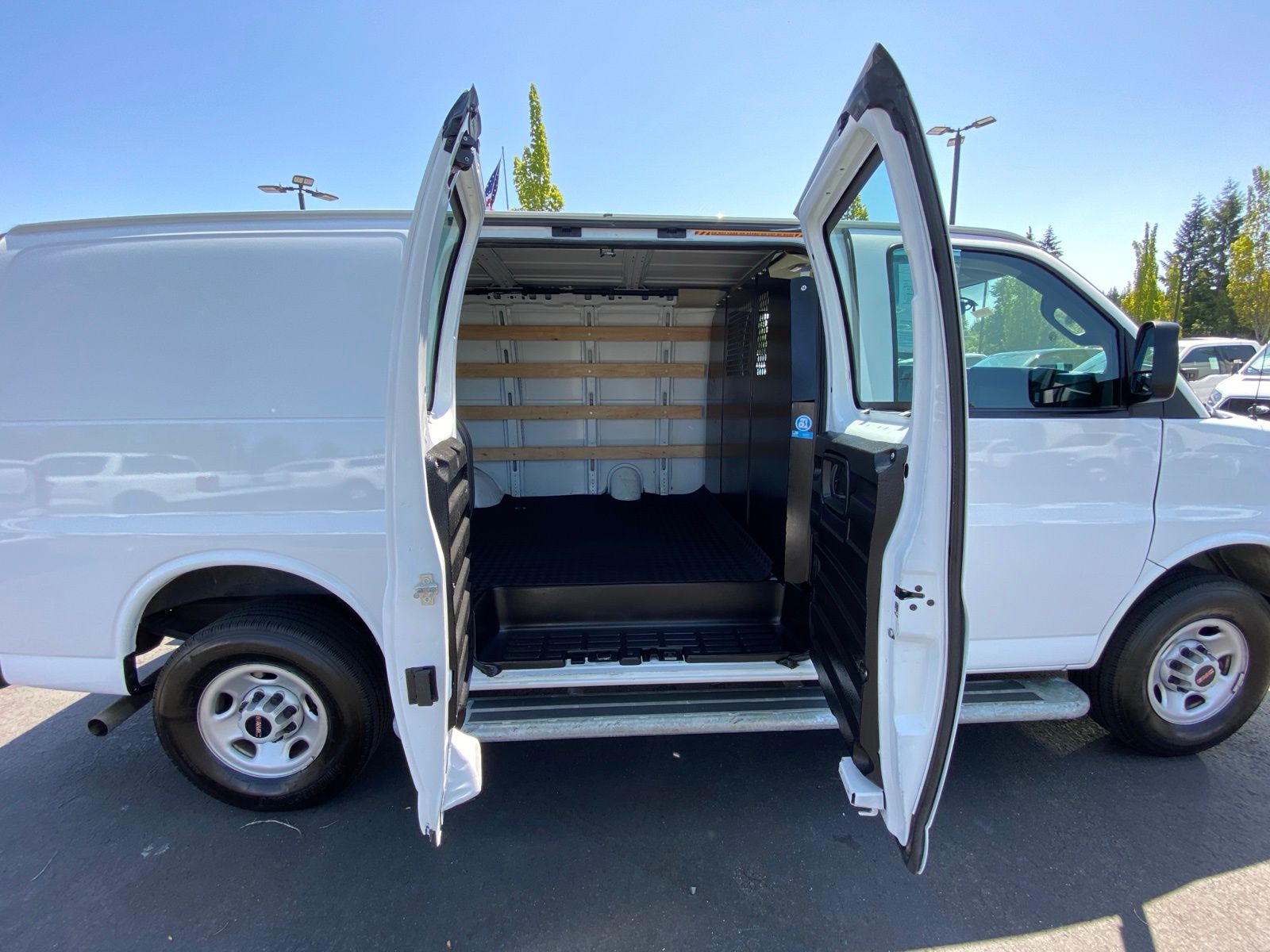 2023 Gmc Savana 2500 Cargo photo 3