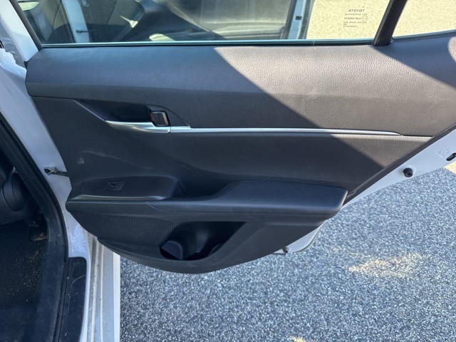2022 Toyota Camry Hybrid LE photo 12