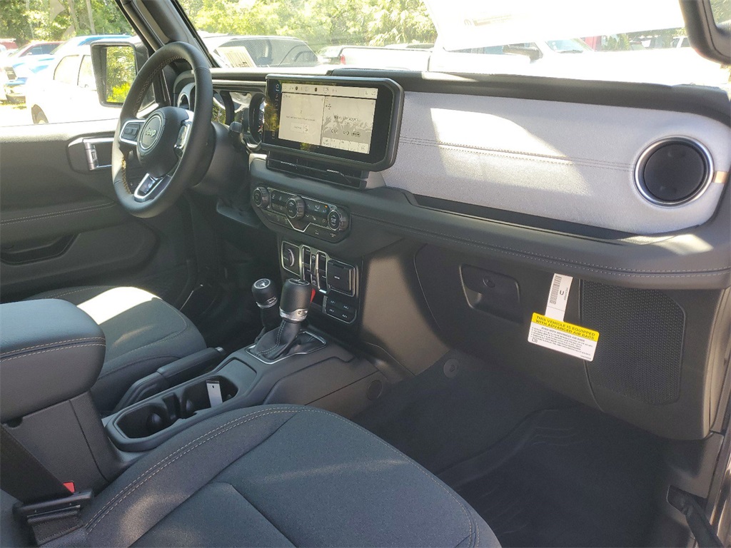 2024 Jeep Wrangler Sahara photo 25