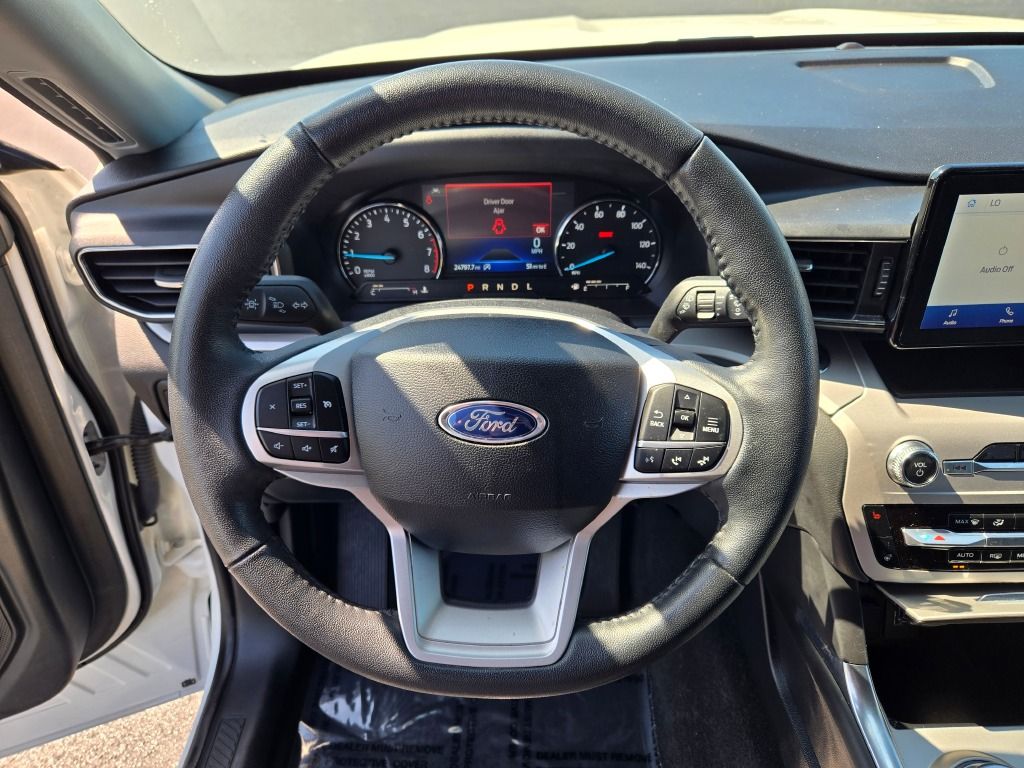 2023 Ford Explorer XLT photo 33