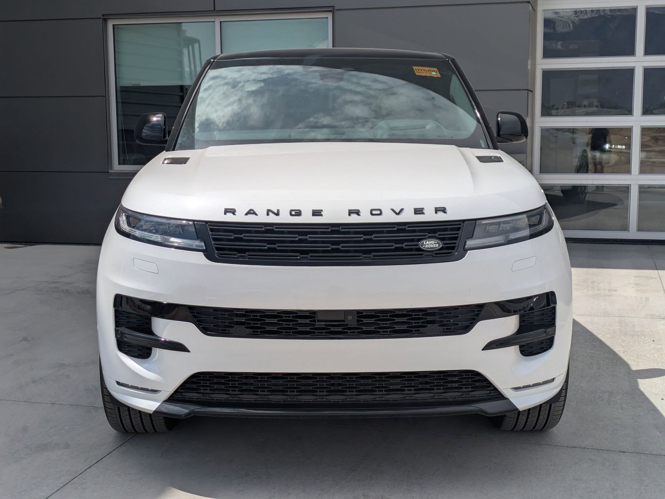 2025 Land Rover Range Rover Sport SE photo 2
