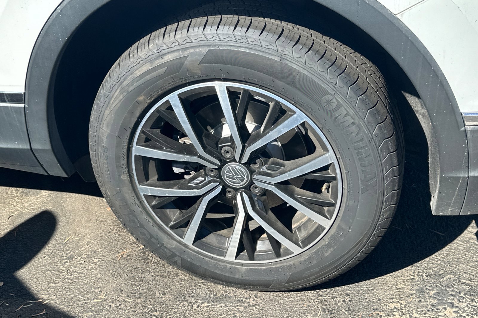 2021 Volkswagen Tiguan SE photo 3