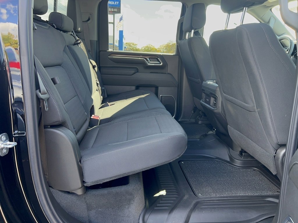 2024 Chevrolet Silverado 2500HD LT photo 2