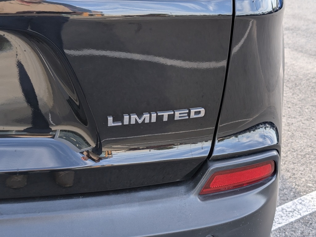 2019 Jeep Cherokee Limited photo 4