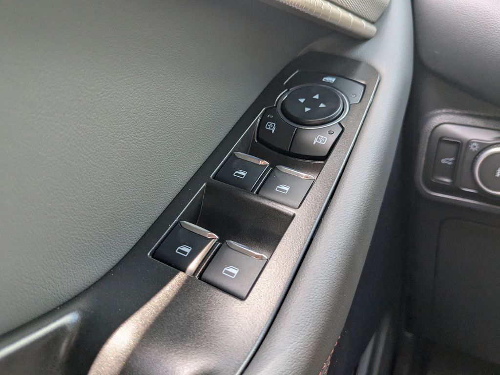 2025 Ford Explorer photo 27