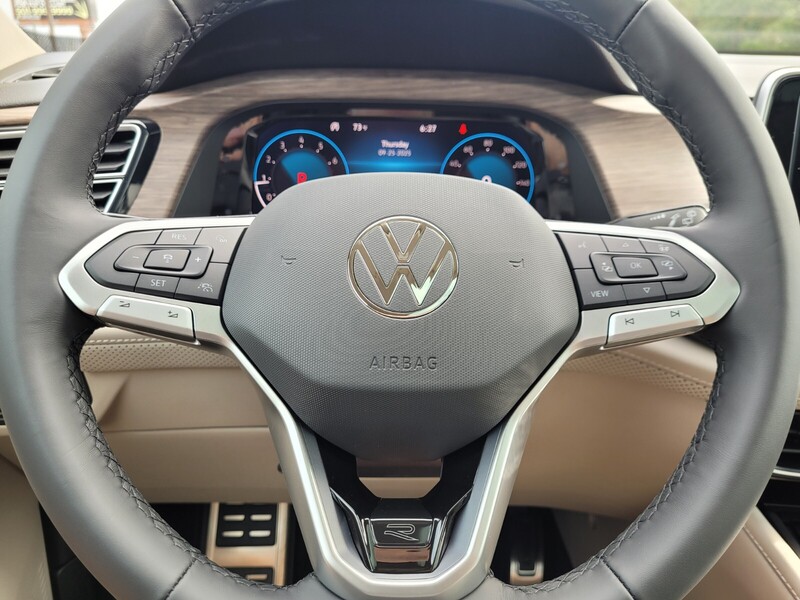 2026 Volkswagen Atlas SEL Premium R-Line photo 15