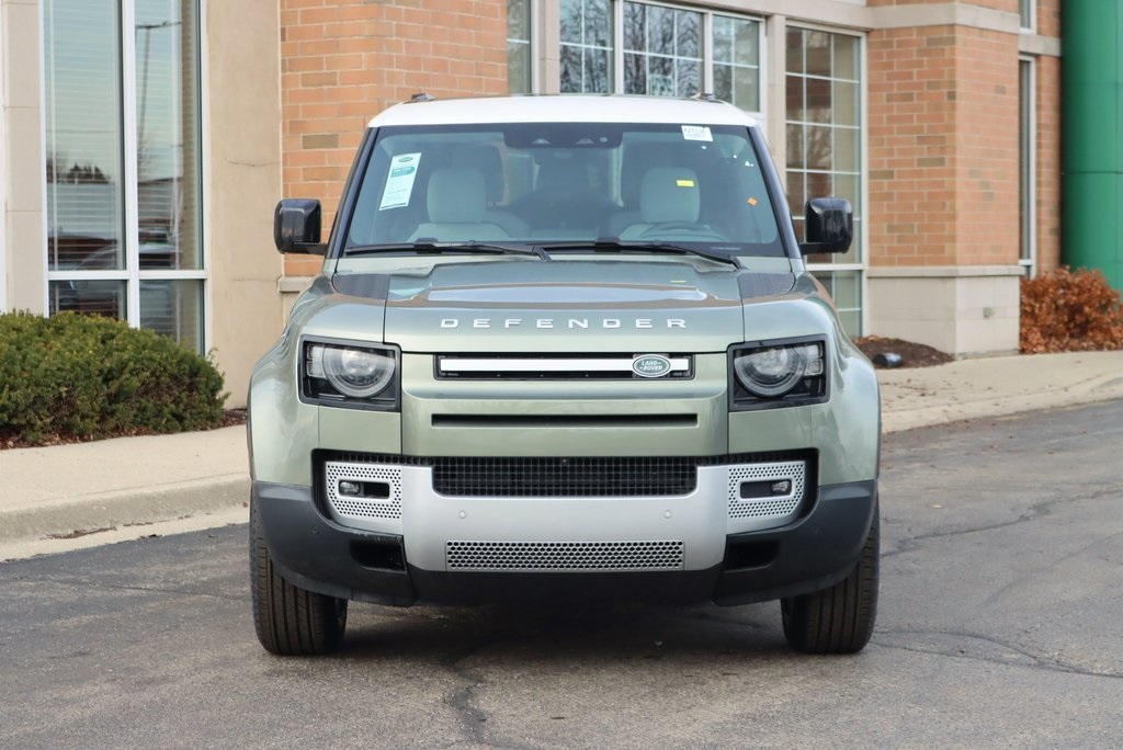 2025 Land Rover Defender 90 S photo 3