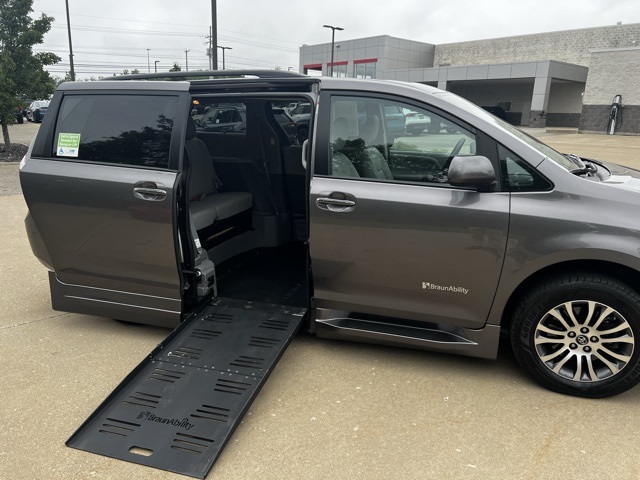 2019 Toyota Sienna XLE