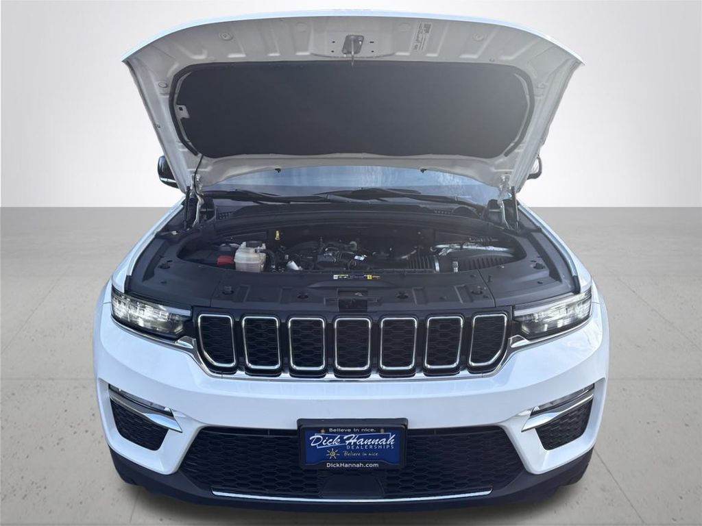 2022 Jeep Grand Cherokee Limited photo 4