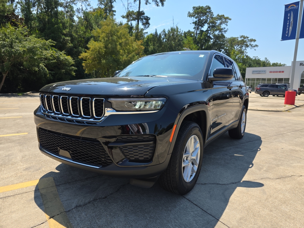 2025 Jeep Grand Cherokee Laredo X photo 3