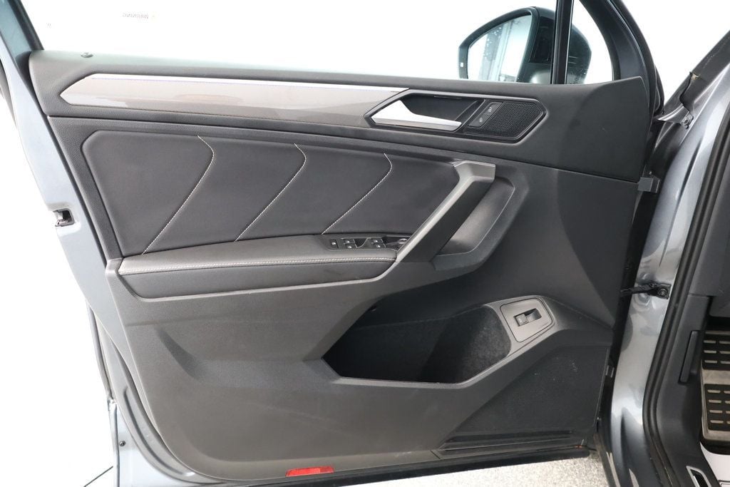 2022 Volkswagen Tiguan SE R-Line Black photo 10