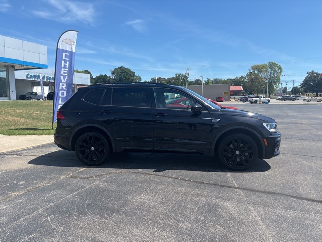 2020 Volkswagen Tiguan SE R-Line Black photo 4